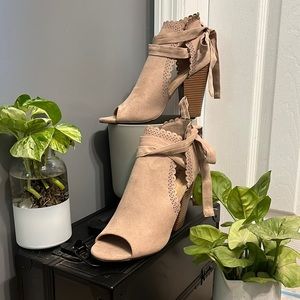 Just Fab Tied Up Chunky Heels
